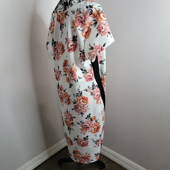 Almost Famous floral dress - Picture 5 of 10